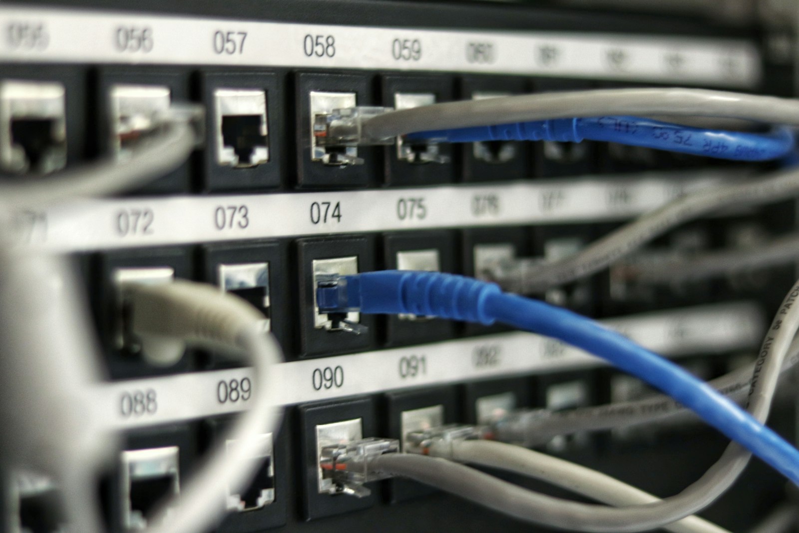 Artefaktverteilung und Cache-Strategie für Multi-Region-Remote-Macs 2026